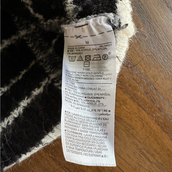 Old Navy Windowpane Sweater - Size Medium - Picture 5 of 5